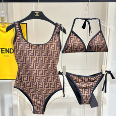 Fendi 芬迪连体😍🥰适合多种场景的游泳衣🏊♀️海边 游泳池 温泉 水上乐园 漂流都可以😌内搭也完全 Fendi 芬迪连体😍🥰适合多种场景的游泳衣🏊♀️海边 游泳池 温泉 水上乐园 漂流都可以😌内搭也完全