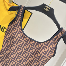 Fendi 芬迪连体😍🥰适合多种场景的游泳衣🏊♀️海边 游泳池 温泉 水上乐园 漂流都可以😌内搭也完全 Fendi 芬迪连体😍🥰适合多种场景的游泳衣🏊♀️海边 游泳池 温泉 水上乐园 漂流都可以😌内搭也完全