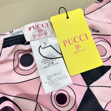 Pucci新款泳装 抹胸比基尼➕纱巾 😍🥰适合多种场景的游泳衣🏊♀️海边 游泳池 温泉 水上乐园 漂流 Pucci新款泳装 抹胸比基尼➕纱巾 😍🥰适合多种场景的游泳衣🏊♀️海边 游泳池 温泉 水上乐园 漂流