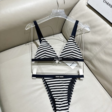 miumiu新款比基尼泳衣👙❤️😍🥰适合多种场景的游泳衣🏊♀️海边 游泳池 温泉 水上乐园 漂流都可以 miumiu新款比基尼泳衣👙❤️😍🥰适合多种场景的游泳衣🏊♀️海边 游泳池 温泉 水上乐园 漂流都可以