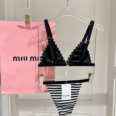 miumiu新款比基尼泳衣👙❤️😍🥰适合多种场景的游泳衣🏊♀️海边 游泳池 温泉 水上乐园 漂流都可以 miumiu新款比基尼泳衣👙❤️😍🥰适合多种场景的游泳衣🏊♀️海边 游泳池 温泉 水上乐园 漂流都可以