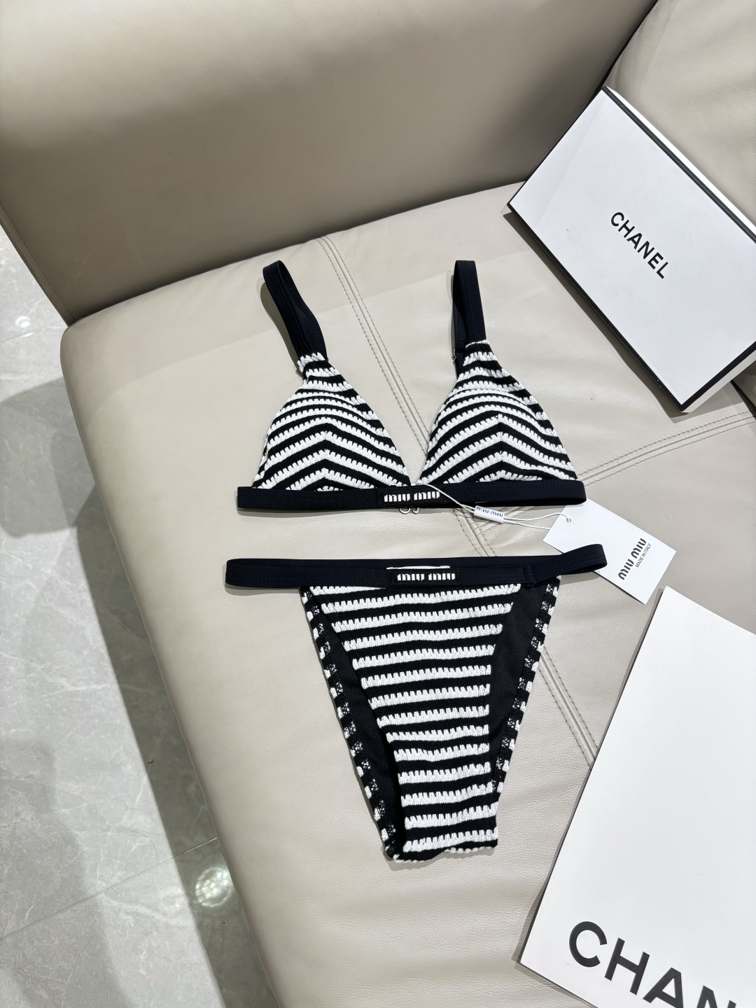 miumiu新款比基尼泳衣👙❤️😍🥰适合多种场景的游泳衣🏊♀️海边 游泳池 温泉 水上乐园 漂流都可以 miumiu新款比基尼泳衣👙❤️😍🥰适合多种场景的游泳衣🏊♀️海边 游泳池 温泉 水上乐园 漂流都可以