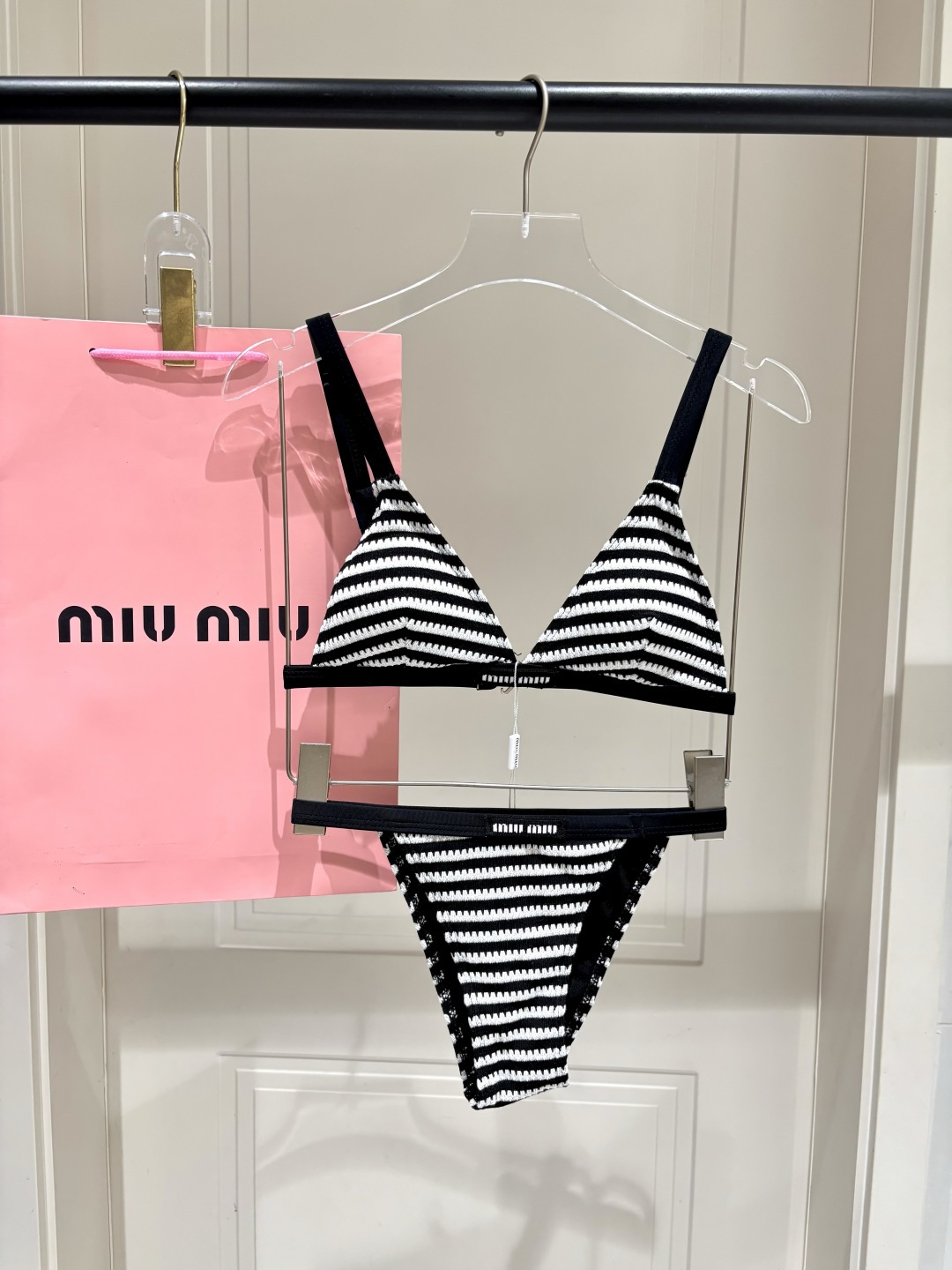 miumiu新款比基尼泳衣👙❤️😍🥰适合多种场景的游泳衣🏊♀️海边 游泳池 温泉 水上乐园 漂流都可以 miumiu新款比基尼泳衣👙❤️😍🥰适合多种场景的游泳衣🏊♀️海边 游泳池 温泉 水上乐园 漂流都可以