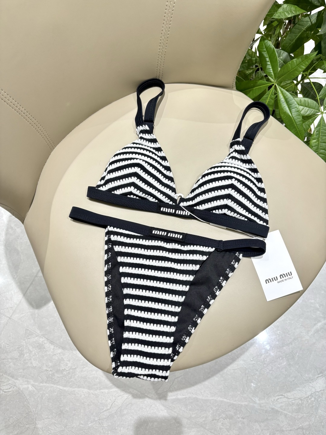 miumiu新款比基尼泳衣👙❤️😍🥰适合多种场景的游泳衣🏊♀️海边 游泳池 温泉 水上乐园 漂流都可以 miumiu新款比基尼泳衣👙❤️😍🥰适合多种场景的游泳衣🏊♀️海边 游泳池 温泉 水上乐园 漂流都可以