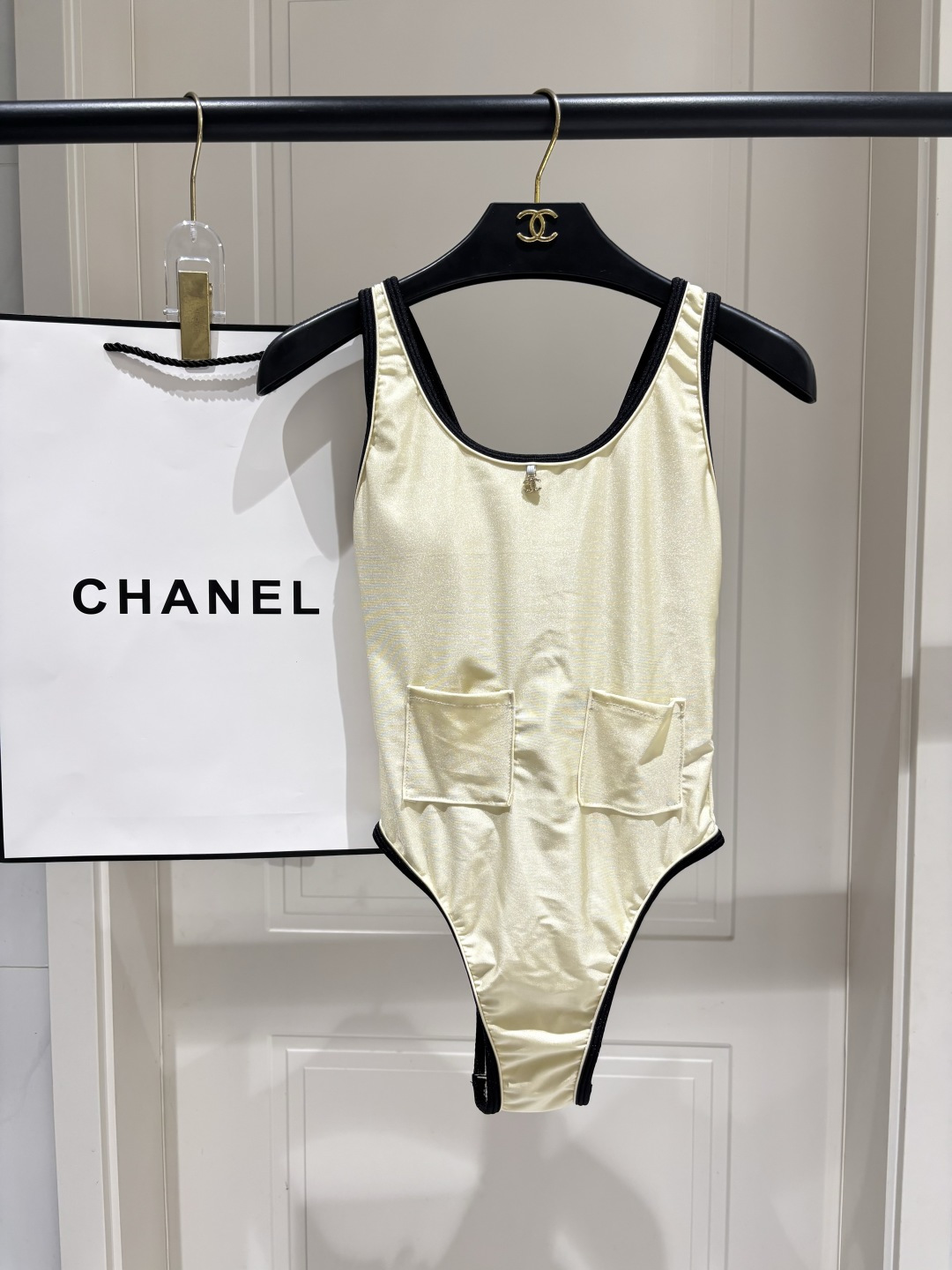 Chanel新款连体泳衣👙❤️😍🥰适合多种场景的游泳衣🏊♀️海边 游泳池 温泉 水上乐园 漂流都可以😌 Chanel新款连体泳衣👙❤️😍🥰适合多种场景的游泳衣🏊♀️海边 游泳池 温泉 水上乐园 漂流都可以😌