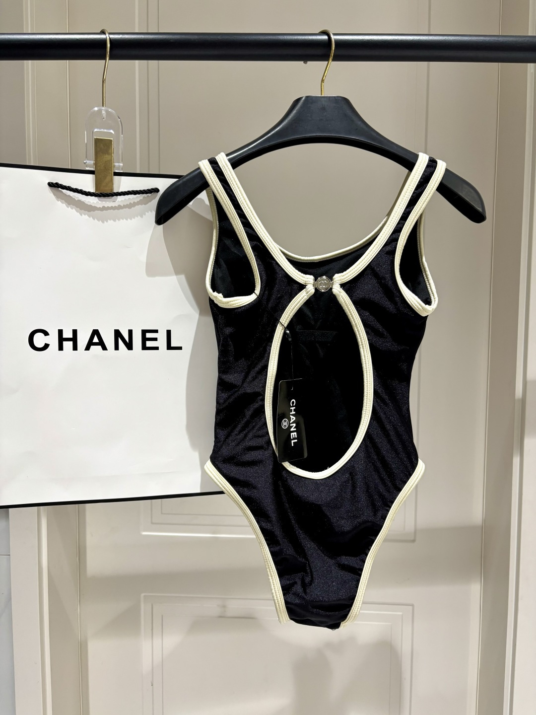 Chanel新款连体泳衣👙❤️😍🥰适合多种场景的游泳衣🏊‍♀️海边 游泳池 温泉 水上乐园 漂流都可以😌