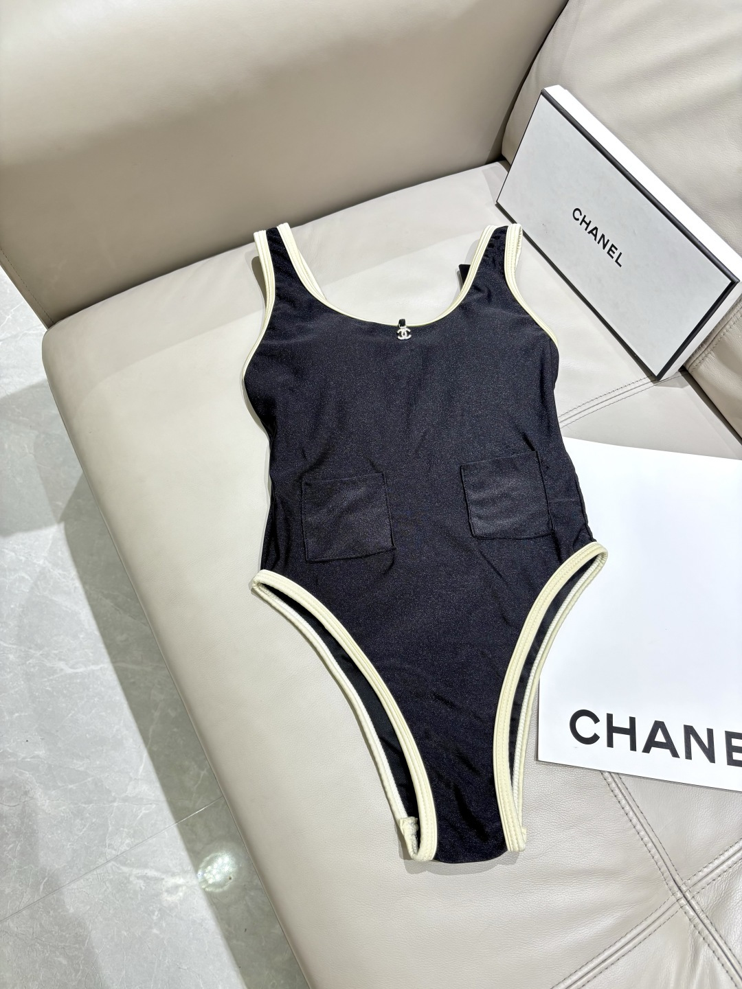 Chanel新款连体泳衣👙❤️😍🥰适合多种场景的游泳衣🏊‍♀️海边 游泳池 温泉 水上乐园 漂流都可以😌