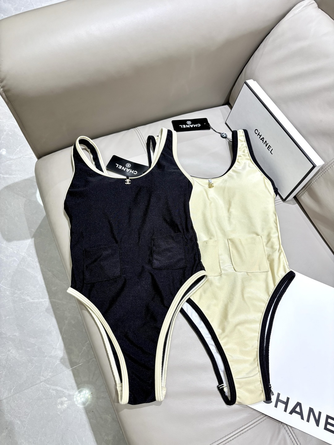 Chanel新款连体泳衣👙❤️😍🥰适合多种场景的游泳衣🏊‍♀️海边 游泳池 温泉 水上乐园 漂流都可以😌