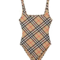巴宝莉新款连体泳衣👙❤️😍🥰适合多种场景的游泳衣🏊♀️海边 游泳池 温泉 水上乐园 漂流都可以😌内搭外 巴宝莉新款连体泳衣👙❤️😍🥰适合多种场景的游泳衣🏊♀️海边 游泳池 温泉 水上乐园 漂流都可以😌内搭外