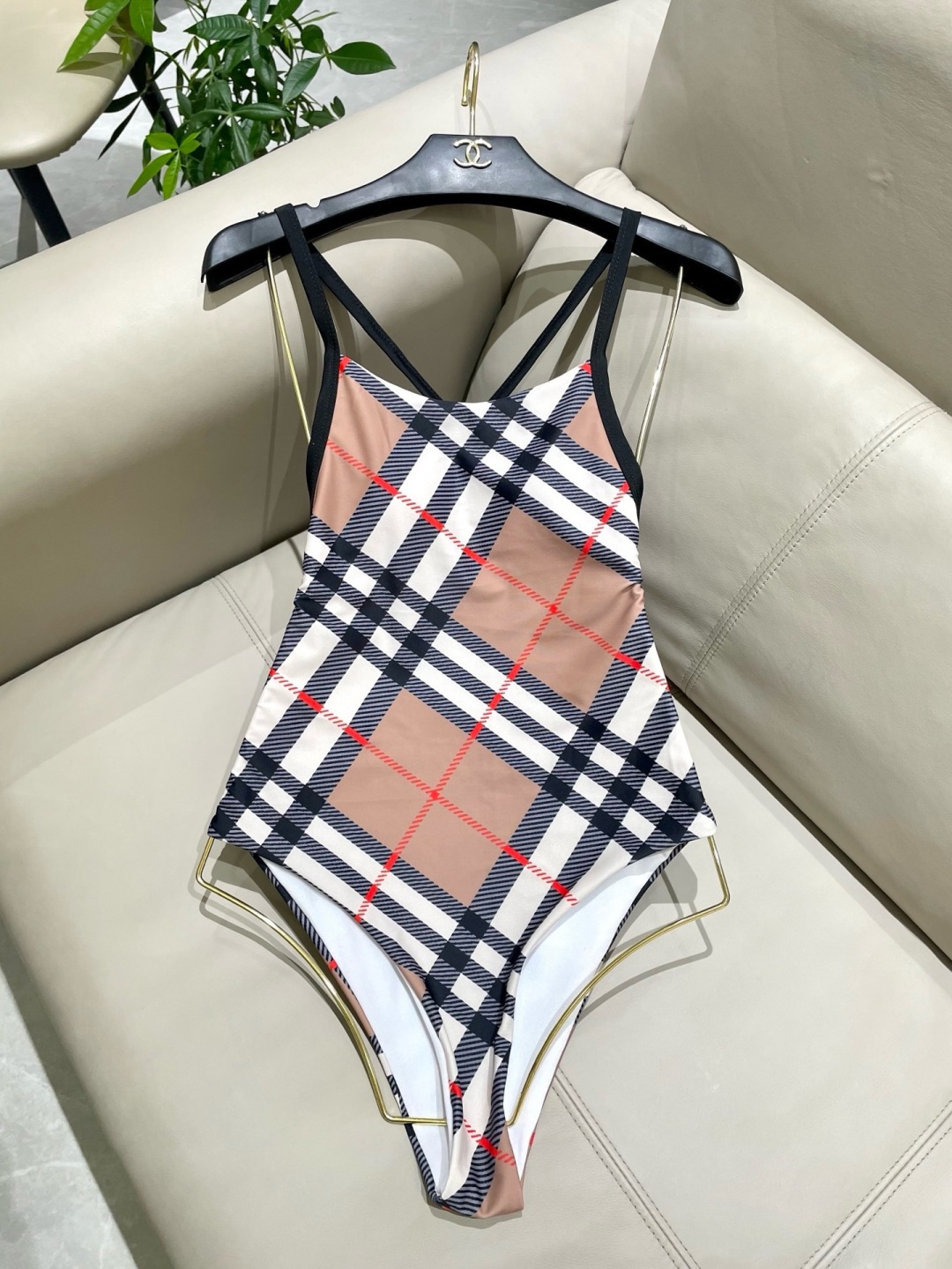 巴宝莉新款连体泳衣👙❤️😍🥰适合多种场景的游泳衣🏊‍♀️海边 游泳池 温泉 水上乐园 漂流都可以😌内搭外