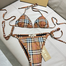 巴宝莉新款比基尼泳衣 😍🥰适合多种场景的游泳衣🏊♀️海边 游泳池 温泉 水上乐园 漂流都可以😌内搭也 巴宝莉新款比基尼泳衣 😍🥰适合多种场景的游泳衣🏊♀️海边 游泳池 温泉 水上乐园 漂流都可以😌内搭也