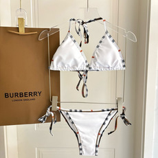 巴宝莉新款比基尼泳衣👙❤️😍🥰适合多种场景的游泳衣🏊♀️海边 游泳池 温泉 水上乐园 漂流都可以😌内搭 巴宝莉新款比基尼泳衣👙❤️😍🥰适合多种场景的游泳衣🏊♀️海边 游泳池 温泉 水上乐园 漂流都可以😌内搭
