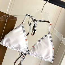 巴宝莉新款比基尼泳衣👙❤️😍🥰适合多种场景的游泳衣🏊♀️海边 游泳池 温泉 水上乐园 漂流都可以😌内搭 巴宝莉新款比基尼泳衣👙❤️😍🥰适合多种场景的游泳衣🏊♀️海边 游泳池 温泉 水上乐园 漂流都可以😌内搭