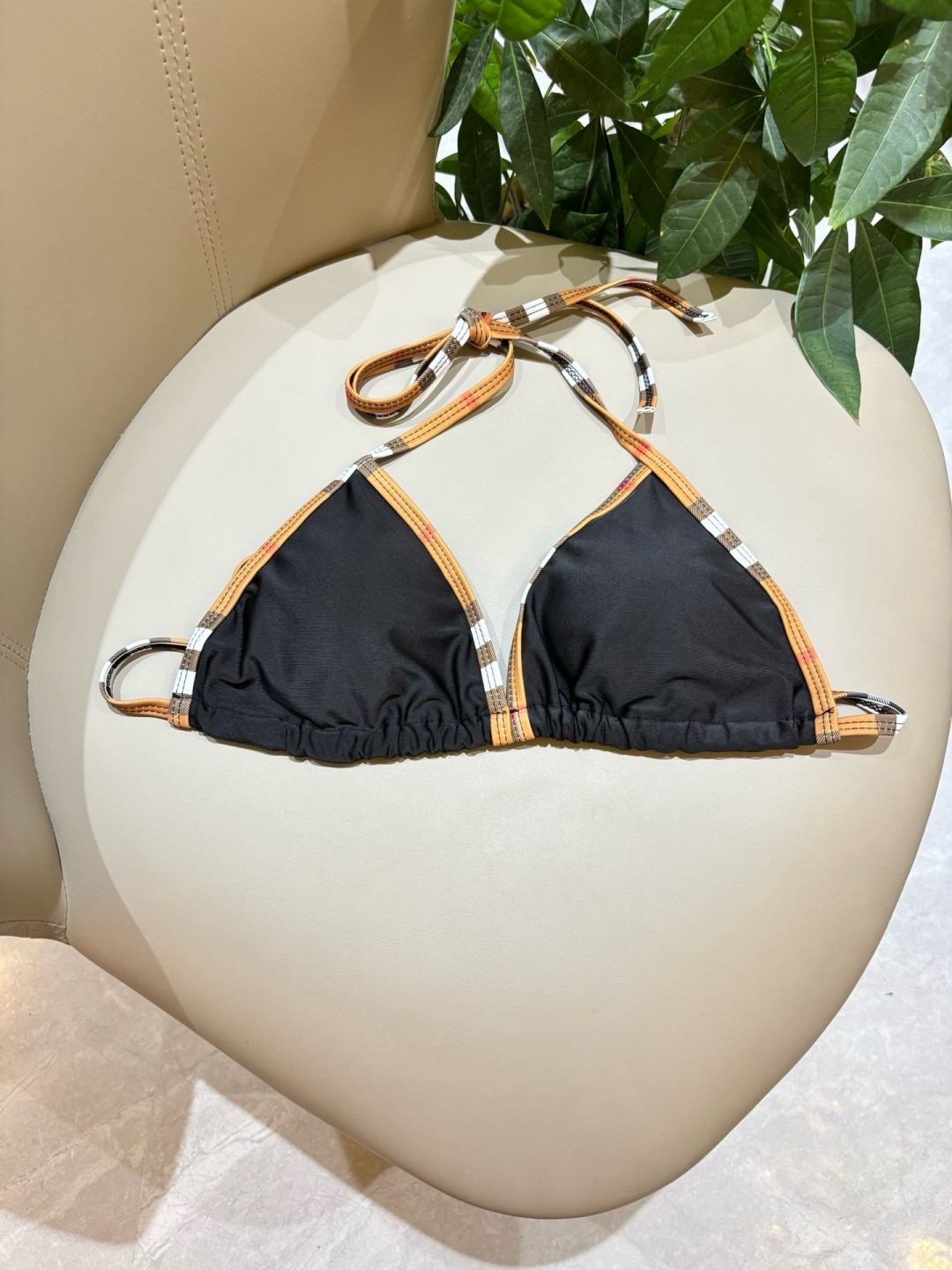 巴宝莉新款比基尼泳衣👙❤️😍🥰适合多种场景的游泳衣🏊♀️海边 游泳池 温泉 水上乐园 漂流都可以😌内搭 巴宝莉新款比基尼泳衣👙❤️😍🥰适合多种场景的游泳衣🏊♀️海边 游泳池 温泉 水上乐园 漂流都可以😌内搭