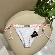 巴宝莉新款比基尼泳衣👙❤️😍🥰适合多种场景的游泳衣🏊♀️海边 游泳池 温泉 水上乐园 漂流都可以😌内搭 巴宝莉新款比基尼泳衣👙❤️😍🥰适合多种场景的游泳衣🏊♀️海边 游泳池 温泉 水上乐园 漂流都可以😌内搭