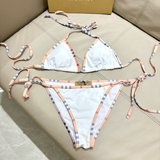巴宝莉新款比基尼泳衣👙❤️😍🥰适合多种场景的游泳衣🏊♀️海边 游泳池 温泉 水上乐园 漂流都可以😌内搭 巴宝莉新款比基尼泳衣👙❤️😍🥰适合多种场景的游泳衣🏊♀️海边 游泳池 温泉 水上乐园 漂流都可以😌内搭