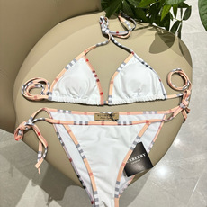 巴宝莉新款比基尼泳衣👙❤️😍🥰适合多种场景的游泳衣🏊♀️海边 游泳池 温泉 水上乐园 漂流都可以😌内搭 巴宝莉新款比基尼泳衣👙❤️😍🥰适合多种场景的游泳衣🏊♀️海边 游泳池 温泉 水上乐园 漂流都可以😌内搭