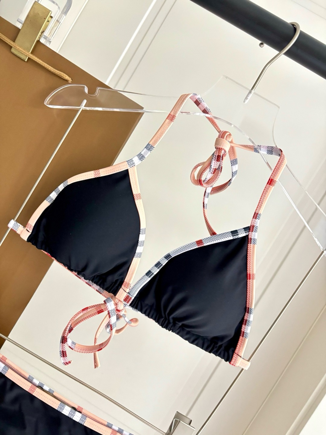 巴宝莉新款比基尼泳衣👙❤️😍🥰适合多种场景的游泳衣🏊‍♀️海边 游泳池 温泉 水上乐园 漂流都可以😌内搭