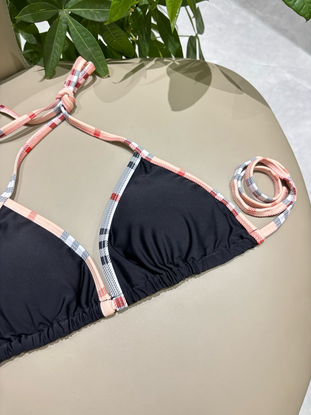 巴宝莉新款比基尼泳衣👙❤️😍🥰适合多种场景的游泳衣🏊‍♀️海边 游泳池 温泉 水上乐园 漂流都可以😌内搭