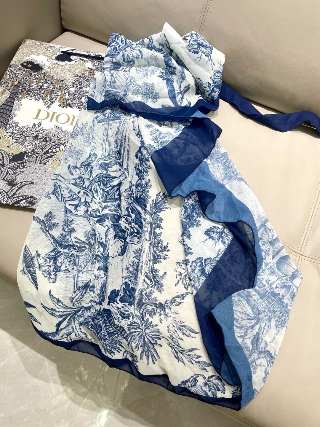迪奥新款泳衣2件套 😍🥰适合多种场景的游泳衣🏊♀️海边 游泳池 温泉 水上乐园 漂流都可以😌内搭也完全 迪奥新款泳衣2件套 😍🥰适合多种场景的游泳衣🏊♀️海边 游泳池 温泉 水上乐园 漂流都可以😌内搭也完全