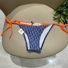 迪奥比基尼😍🥰适合多种场景的游泳衣🏊♀️海边 游泳池 温泉 水上乐园 漂流都可以😌内搭也完全可以 连体 迪奥比基尼😍🥰适合多种场景的游泳衣🏊♀️海边 游泳池 温泉 水上乐园 漂流都可以😌内搭也完全可以 连体