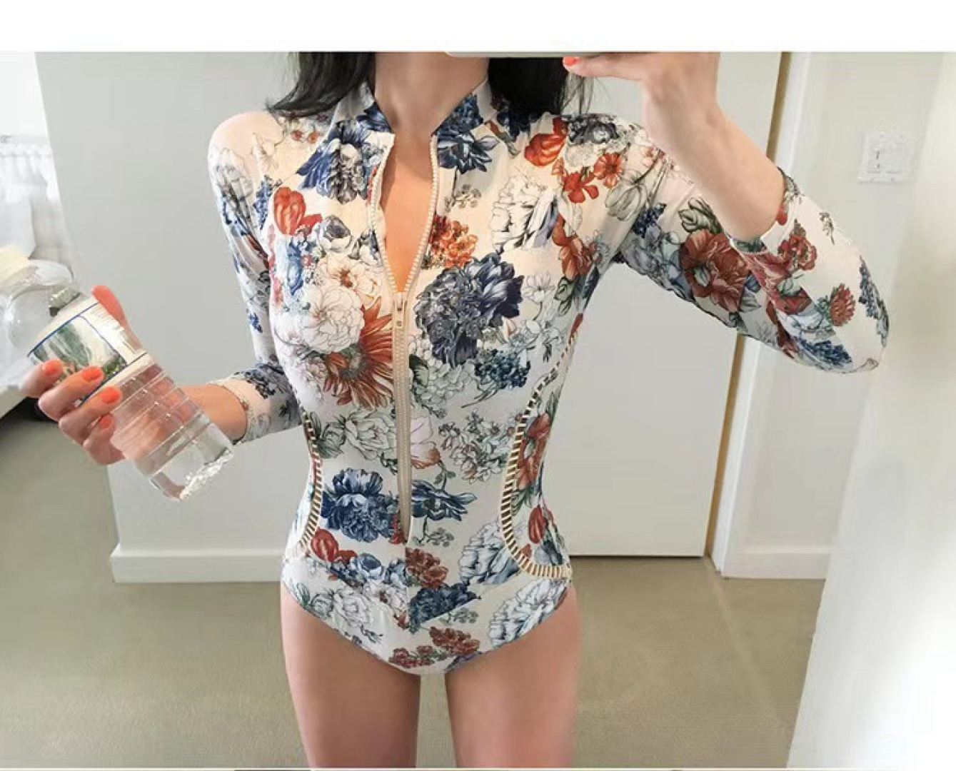 Dior新款露背拼色连体泳衣 简单大气 适合多种场景的游泳衣🏊♀️海边 游泳池 温泉 水上乐园 漂流都 Dior新款露背拼色连体泳衣 简单大气 适合多种场景的游泳衣🏊♀️海边 游泳池 温泉 水上乐园 漂流都