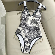 迪奥连体😍🥰适合多种场景的游泳衣🏊♀️海边 游泳池 温泉 水上乐园 漂流都可以😌内搭也完全可以 连体设 迪奥连体😍🥰适合多种场景的游泳衣🏊♀️海边 游泳池 温泉 水上乐园 漂流都可以😌内搭也完全可以 连体设