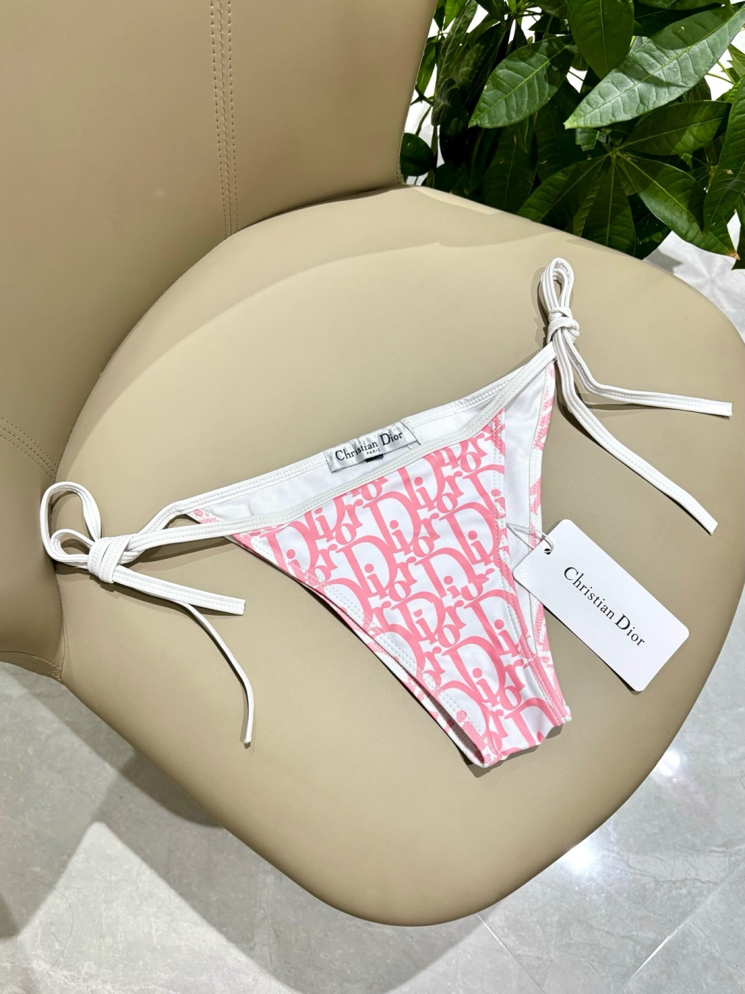 Dior迪奥新款分体式泳衣👙❤️😍🥰适合多种场景的游泳衣🏊♀️海边 游泳池 温泉 水上乐园 漂流都可以 Dior迪奥新款分体式泳衣👙❤️😍🥰适合多种场景的游泳衣🏊♀️海边 游泳池 温泉 水上乐园 漂流都可以
