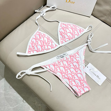 Dior迪奥新款分体式泳衣👙❤️😍🥰适合多种场景的游泳衣🏊♀️海边 游泳池 温泉 水上乐园 漂流都可以 Dior迪奥新款分体式泳衣👙❤️😍🥰适合多种场景的游泳衣🏊♀️海边 游泳池 温泉 水上乐园 漂流都可以