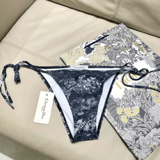 迪奥新款三件套 动物印花专柜新款(带胸垫)😍🥰适合多种场景的游泳衣🏊♀️海边 游泳池 温泉 水上乐园 迪奥新款三件套 动物印花专柜新款(带胸垫)😍🥰适合多种场景的游泳衣🏊♀️海边 游泳池 温泉 水上乐园