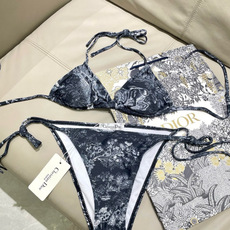 迪奥新款三件套 动物印花专柜新款(带胸垫)😍🥰适合多种场景的游泳衣🏊♀️海边 游泳池 温泉 水上乐园 迪奥新款三件套 动物印花专柜新款(带胸垫)😍🥰适合多种场景的游泳衣🏊♀️海边 游泳池 温泉 水上乐园