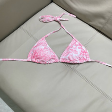 迪奥新款三件套 动物印花专柜新款(带胸垫)😍🥰适合多种场景的游泳衣🏊♀️海边 游泳池 温泉 水上乐园 迪奥新款三件套 动物印花专柜新款(带胸垫)😍🥰适合多种场景的游泳衣🏊♀️海边 游泳池 温泉 水上乐园