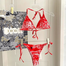 Dior迪奥新款分体式泳衣👙❤️😍🥰适合多种场景的游泳衣🏊♀️海边 游泳池 温泉 水上乐园 漂流都可以 Dior迪奥新款分体式泳衣👙❤️😍🥰适合多种场景的游泳衣🏊♀️海边 游泳池 温泉 水上乐园 漂流都可以