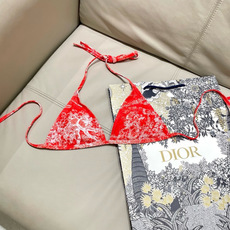 Dior迪奥新款分体式泳衣👙❤️😍🥰适合多种场景的游泳衣🏊♀️海边 游泳池 温泉 水上乐园 漂流都可以 Dior迪奥新款分体式泳衣👙❤️😍🥰适合多种场景的游泳衣🏊♀️海边 游泳池 温泉 水上乐园 漂流都可以