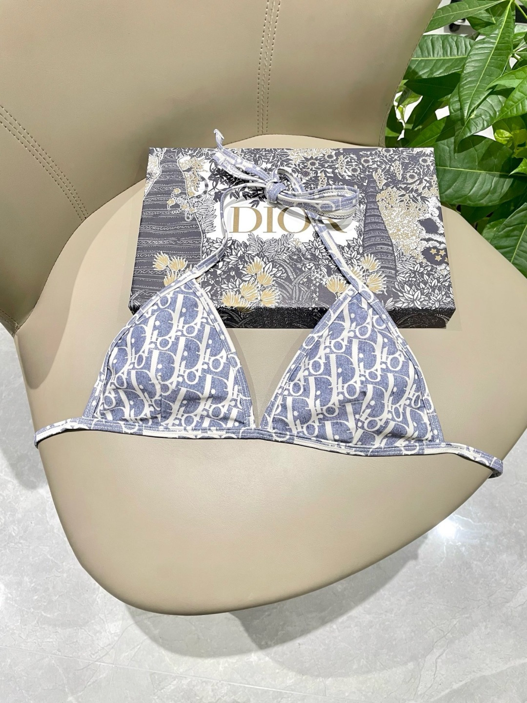 迪奥新款分体泳衣  三件套 比基尼➕裤裙 时尚潮流款 😍🥰适合多种场景的游泳衣🏊‍♀️海边 游泳池 温泉