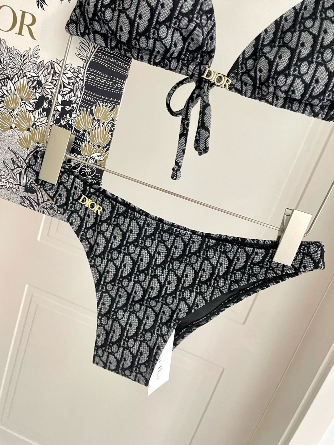 Dior迪奥新款分体式泳衣👙❤️😍🥰适合多种场景的游泳衣🏊♀️海边 游泳池 温泉 水上乐园 漂流都可以 Dior迪奥新款分体式泳衣👙❤️😍🥰适合多种场景的游泳衣🏊♀️海边 游泳池 温泉 水上乐园 漂流都可以