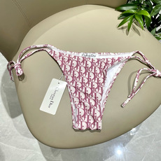 迪奥分体😍🥰适合多种场景的游泳衣🏊♀️海边 游泳池 温泉 水上乐园 漂流都可以😌内搭也完全可以 连体设 迪奥分体😍🥰适合多种场景的游泳衣🏊♀️海边 游泳池 温泉 水上乐园 漂流都可以😌内搭也完全可以 连体设