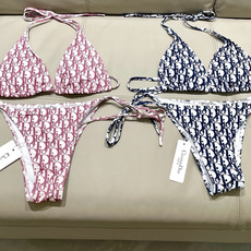 迪奥分体😍🥰适合多种场景的游泳衣🏊♀️海边 游泳池 温泉 水上乐园 漂流都可以😌内搭也完全可以 连体设 迪奥分体😍🥰适合多种场景的游泳衣🏊♀️海边 游泳池 温泉 水上乐园 漂流都可以😌内搭也完全可以 连体设