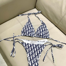 迪奥分体😍🥰适合多种场景的游泳衣🏊♀️海边 游泳池 温泉 水上乐园 漂流都可以😌内搭也完全可以 连体设 迪奥分体😍🥰适合多种场景的游泳衣🏊♀️海边 游泳池 温泉 水上乐园 漂流都可以😌内搭也完全可以 连体设