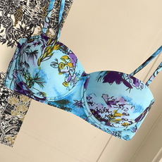 迪奥分体😍🥰适合多种场景的游泳衣🏊♀️海边 游泳池 温泉 水上乐园 漂流都可以😌内搭也完全可以 连体设 迪奥分体😍🥰适合多种场景的游泳衣🏊♀️海边 游泳池 温泉 水上乐园 漂流都可以😌内搭也完全可以 连体设