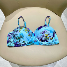 迪奥分体😍🥰适合多种场景的游泳衣🏊♀️海边 游泳池 温泉 水上乐园 漂流都可以😌内搭也完全可以 连体设 迪奥分体😍🥰适合多种场景的游泳衣🏊♀️海边 游泳池 温泉 水上乐园 漂流都可以😌内搭也完全可以 连体设