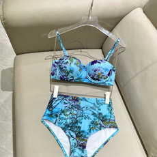 迪奥分体😍🥰适合多种场景的游泳衣🏊♀️海边 游泳池 温泉 水上乐园 漂流都可以😌内搭也完全可以 连体设 迪奥分体😍🥰适合多种场景的游泳衣🏊♀️海边 游泳池 温泉 水上乐园 漂流都可以😌内搭也完全可以 连体设