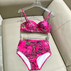 迪奥分体😍🥰适合多种场景的游泳衣🏊♀️海边 游泳池 温泉 水上乐园 漂流都可以😌内搭也完全可以 连体设 迪奥分体😍🥰适合多种场景的游泳衣🏊♀️海边 游泳池 温泉 水上乐园 漂流都可以😌内搭也完全可以 连体设