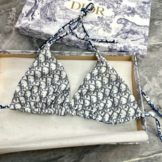 迪奥分体😍🥰适合多种场景的游泳衣🏊♀️海边 游泳池 温泉 水上乐园 漂流都可以😌内搭也完全可以 连体设 迪奥分体😍🥰适合多种场景的游泳衣🏊♀️海边 游泳池 温泉 水上乐园 漂流都可以😌内搭也完全可以 连体设