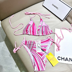 Pucci新款泳装 比基尼➕纱巾 😍🥰适合多种场景的游泳衣🏊♀️海边 游泳池 温泉 水上乐园 漂流都可 Pucci新款泳装 比基尼➕纱巾 😍🥰适合多种场景的游泳衣🏊♀️海边 游泳池 温泉 水上乐园 漂流都可