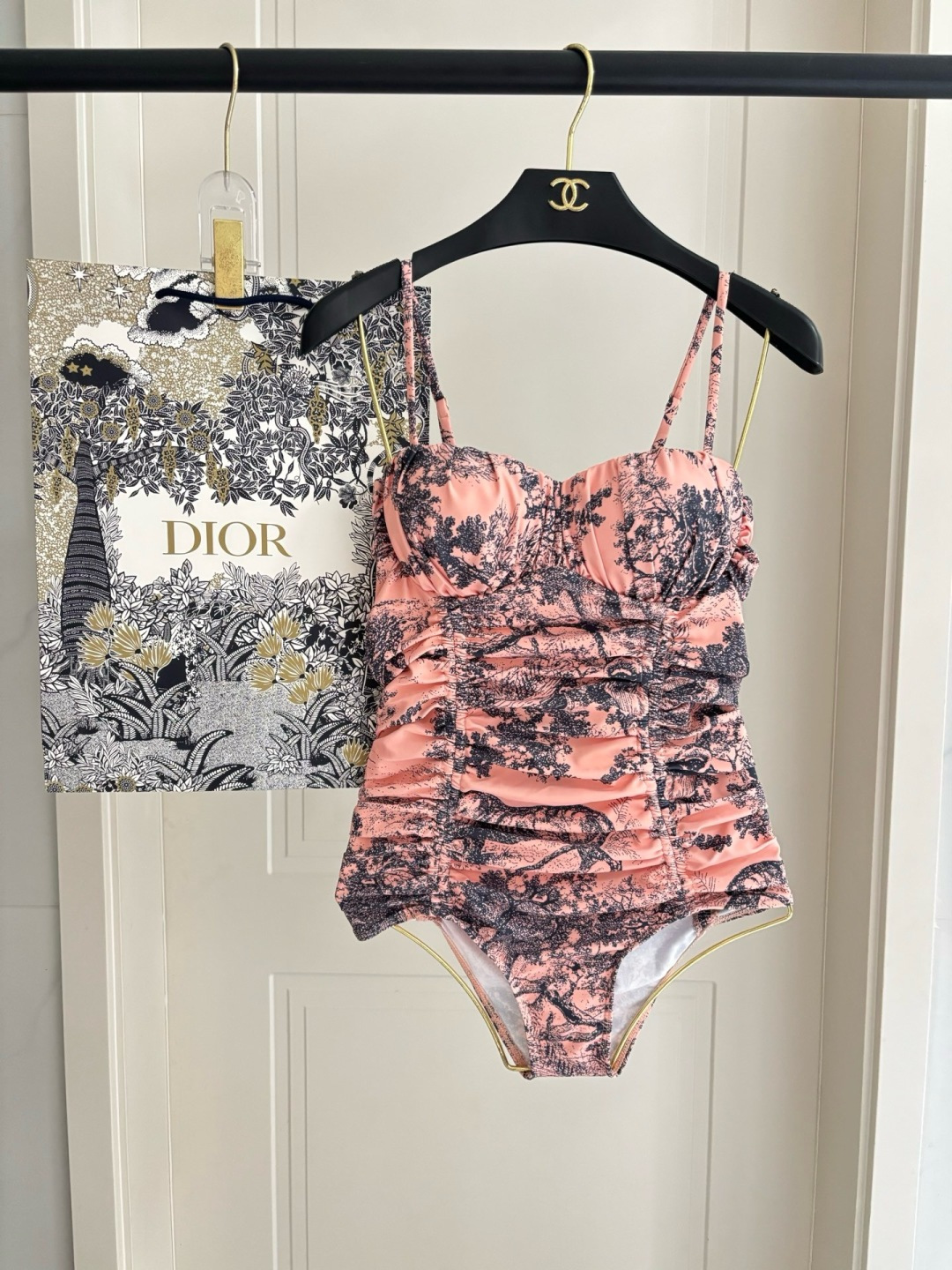 Dior连体👙❤️😍🥰适合多种场景的游泳衣🏊‍♀️海边 游泳池 温泉 水上乐园 漂流都可以😌内搭外穿也完