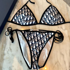 迪奥分体😍🥰适合多种场景的游泳衣🏊♀️海边 游泳池 温泉 水上乐园 漂流都可以😌内搭也完全可以 连体设 迪奥分体😍🥰适合多种场景的游泳衣🏊♀️海边 游泳池 温泉 水上乐园 漂流都可以😌内搭也完全可以 连体设