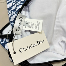 Dior 迪奥连体泳衣 强烈推荐!超显气质 😍🥰适合多种场景的游泳衣🏊♀️海边 游泳池 温泉 水上乐 Dior 迪奥连体泳衣 强烈推荐!超显气质 😍🥰适合多种场景的游泳衣🏊♀️海边 游泳池 温泉 水上乐