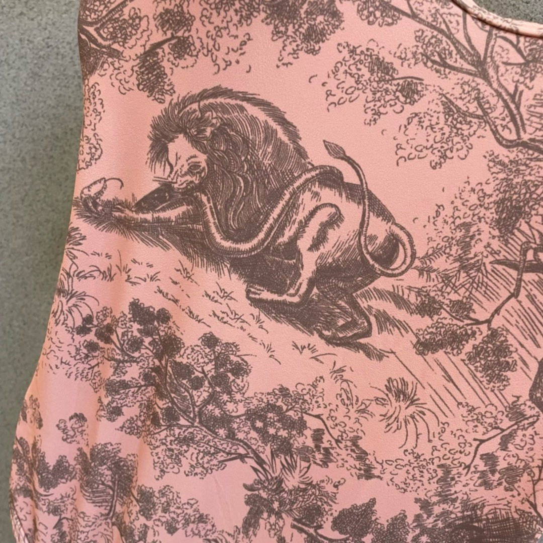 Dior 迪奥连体泳衣 强烈推荐!超显气质 😍🥰适合多种场景的游泳衣🏊♀️海边 游泳池 温泉 水上乐 Dior 迪奥连体泳衣 强烈推荐!超显气质 😍🥰适合多种场景的游泳衣🏊♀️海边 游泳池 温泉 水上乐