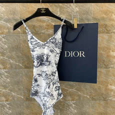 Dior 迪奥连体泳衣 强烈推荐!超显气质 😍🥰适合多种场景的游泳衣🏊♀️海边 游泳池 温泉 水上乐 Dior 迪奥连体泳衣 强烈推荐!超显气质 😍🥰适合多种场景的游泳衣🏊♀️海边 游泳池 温泉 水上乐